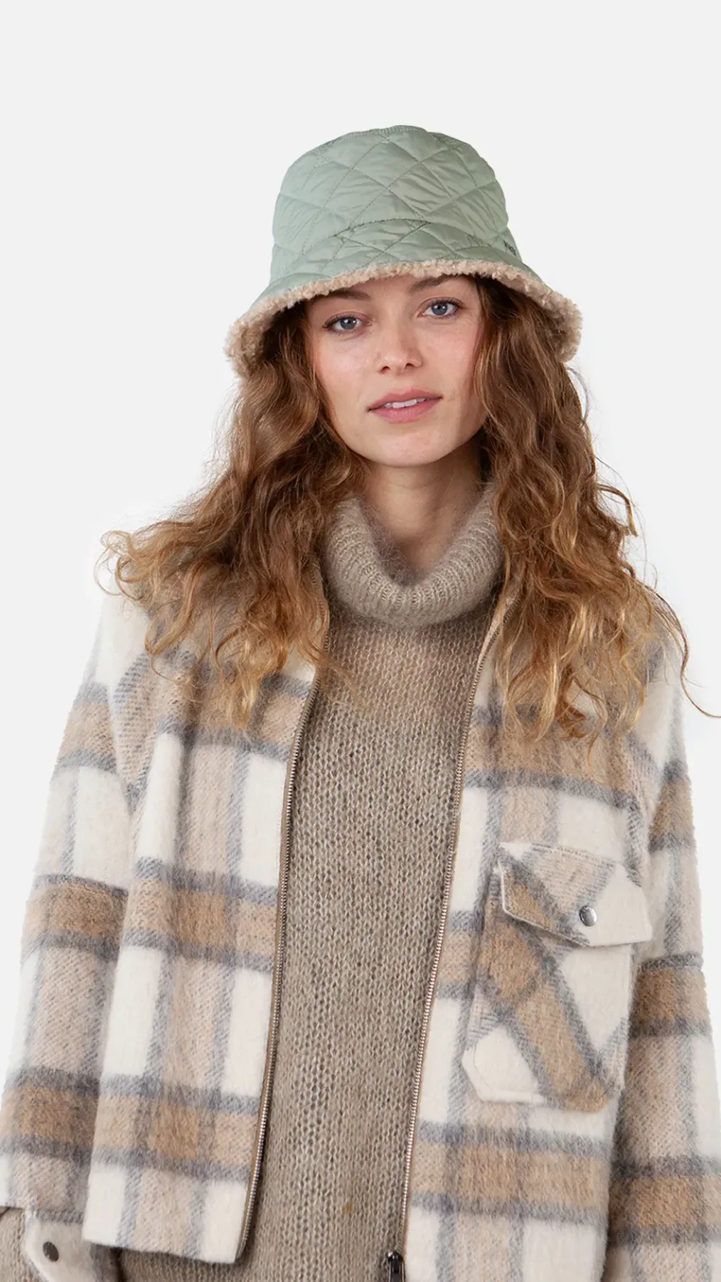 Erola Buckethat