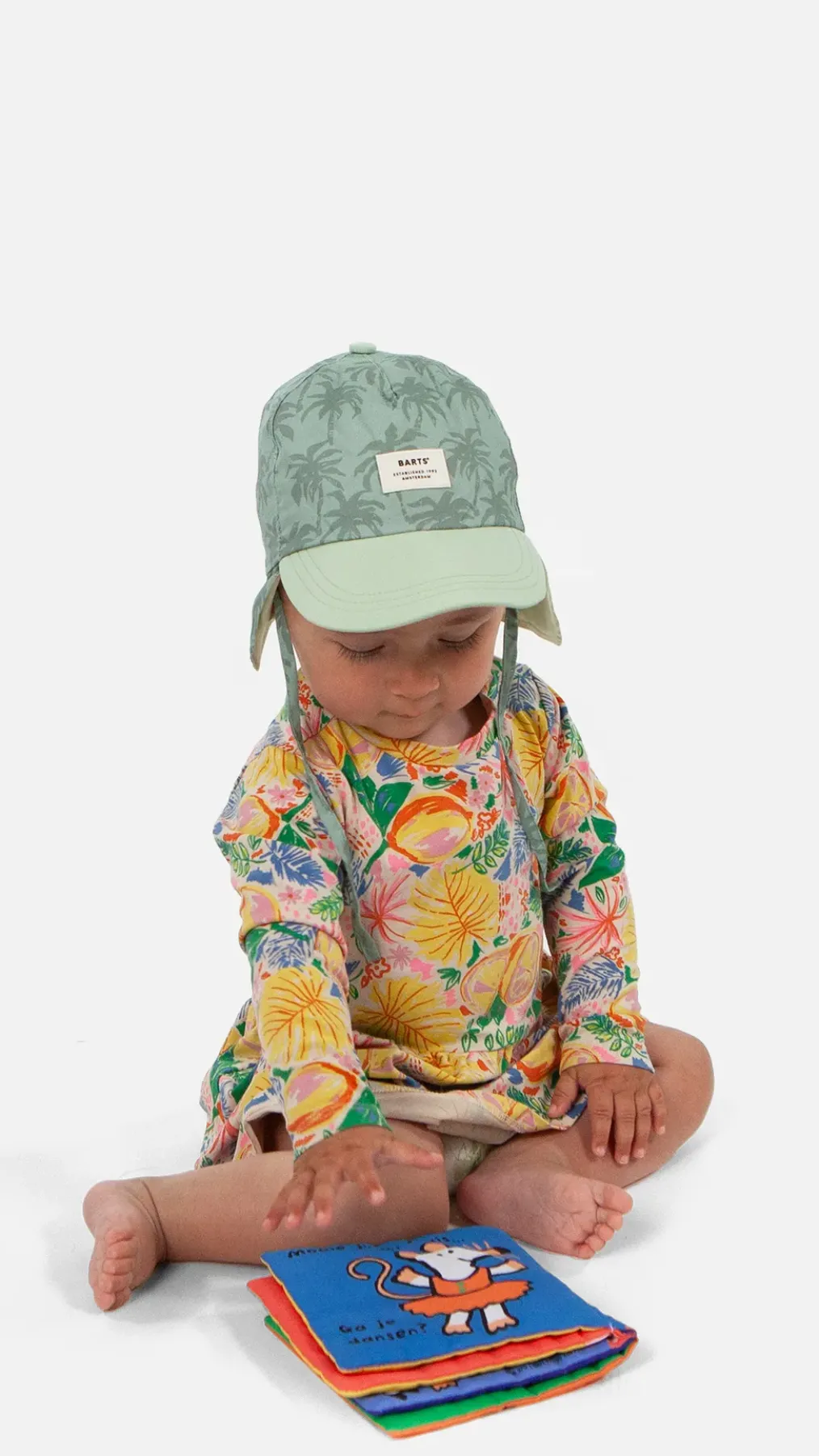Triague Cap